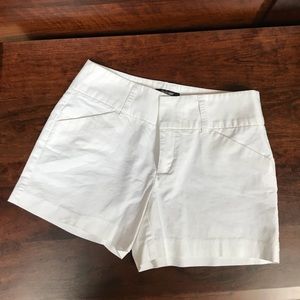 Daisy Fuentes women’s white shorts, size 4